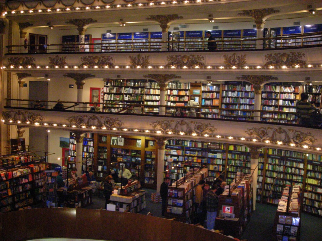 Celebremos los libros